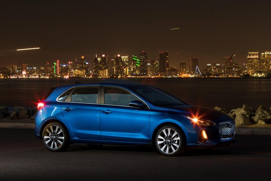  Hyundai Elantra GT Sport 2017 года  (фото 29 из 40)